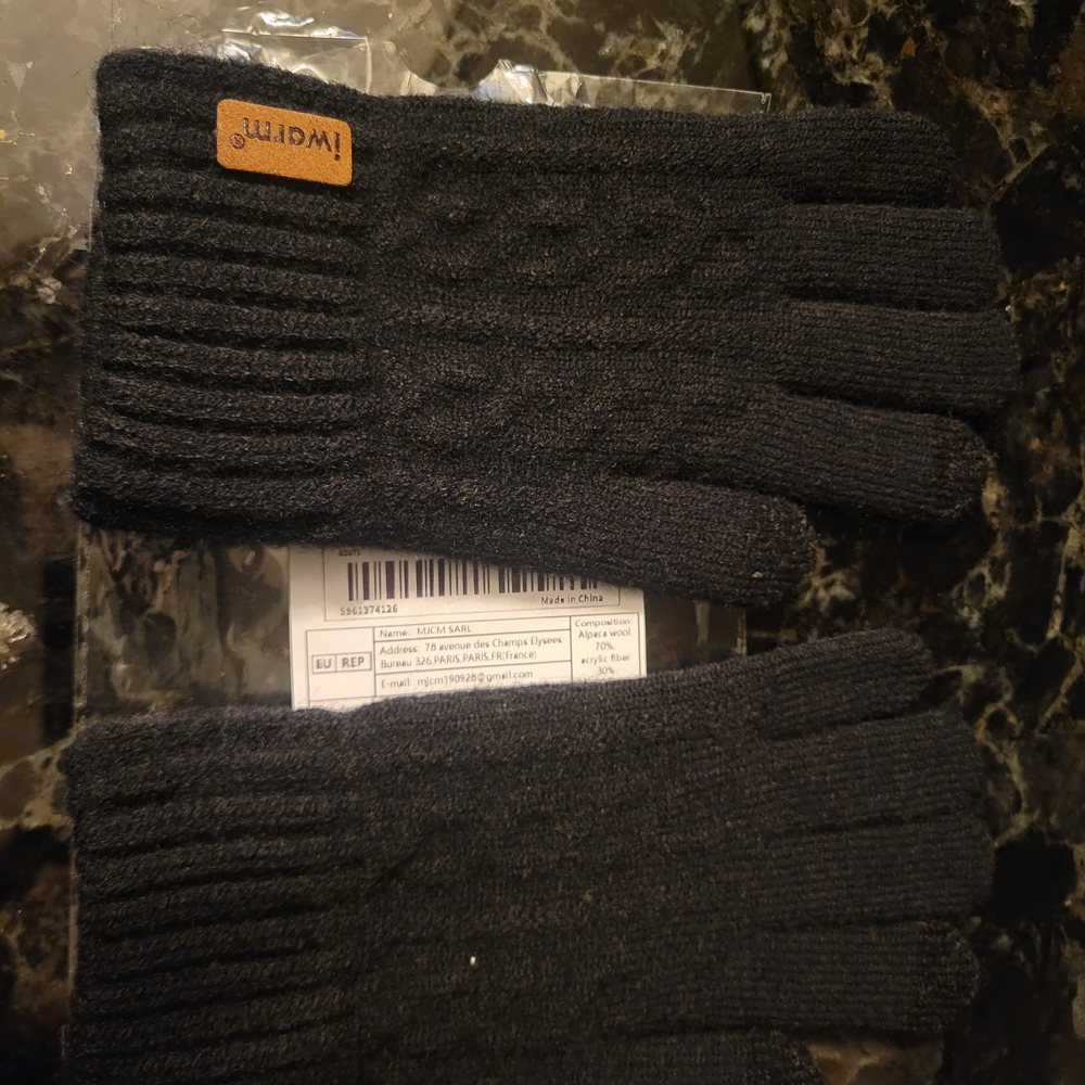 Warm Dark Knit Gloves